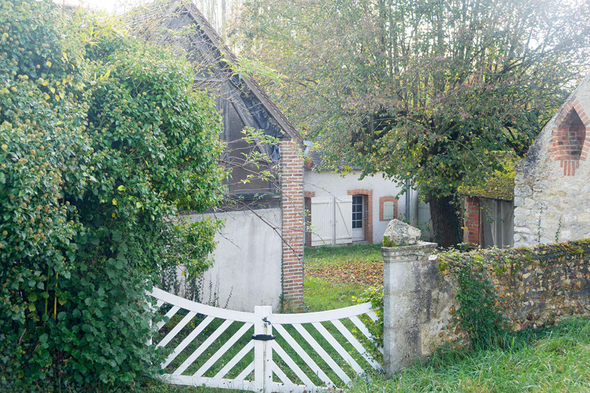 Maison à LES BORDES