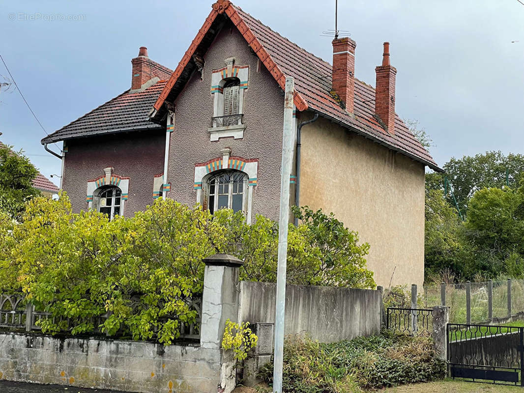 Maison à MONTLUCON