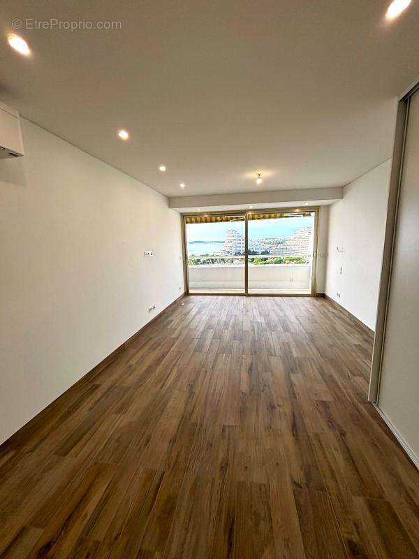 Appartement à VILLENEUVE-LOUBET