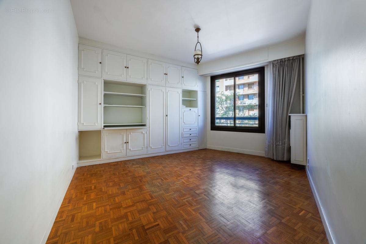 Appartement à MARSEILLE-4E