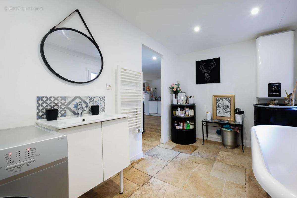 Appartement à MARSEILLE-6E