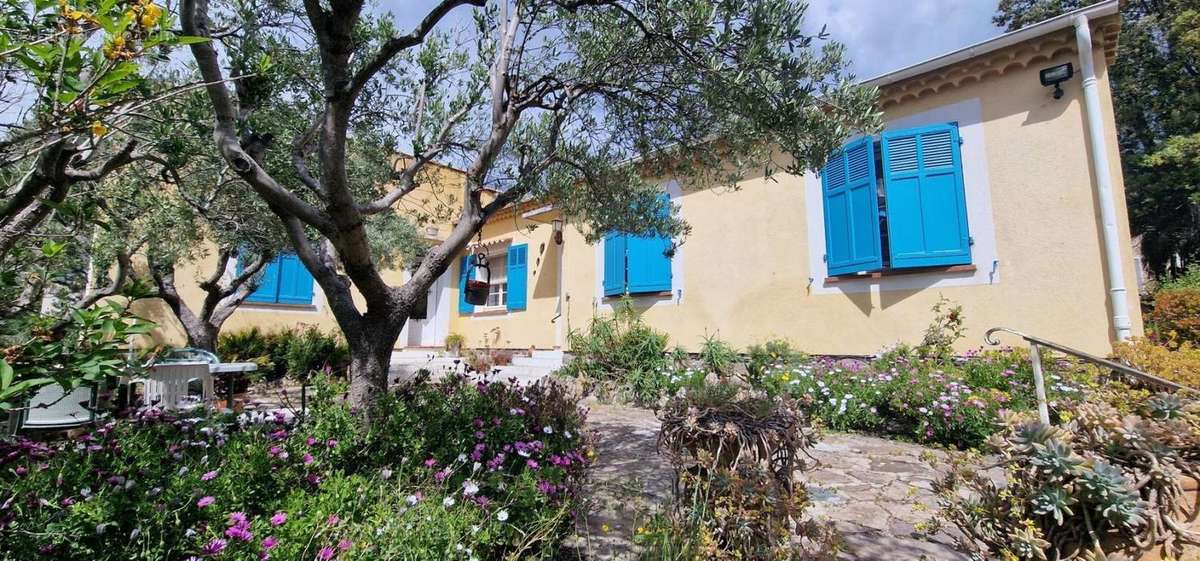 Maison à ROQUEBRUNE-SUR-ARGENS