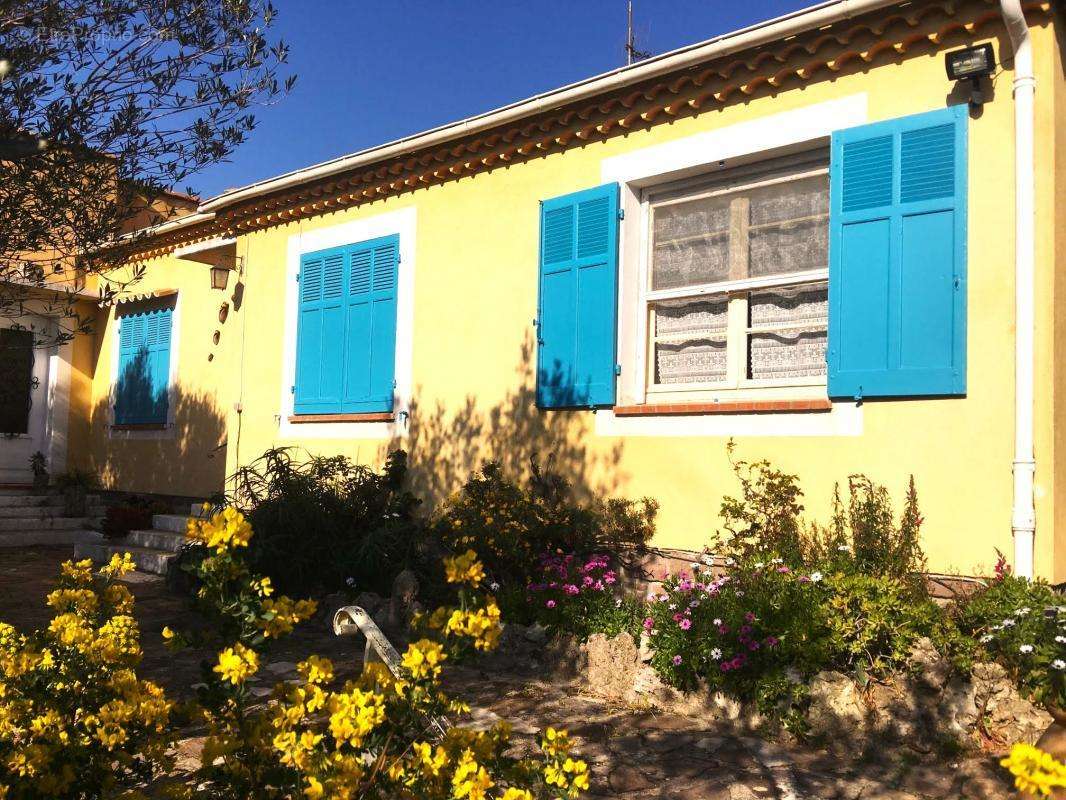 Maison à ROQUEBRUNE-SUR-ARGENS