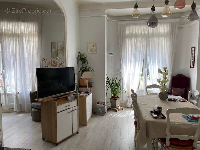 Appartement à MARSEILLE-4E