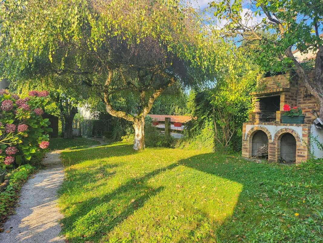 Christine &amp; Marc Stanord Palmer Immobilier - Maison à LA VILLE-DU-BOIS