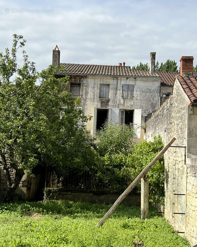 Maison à SAINT-SAVINIEN