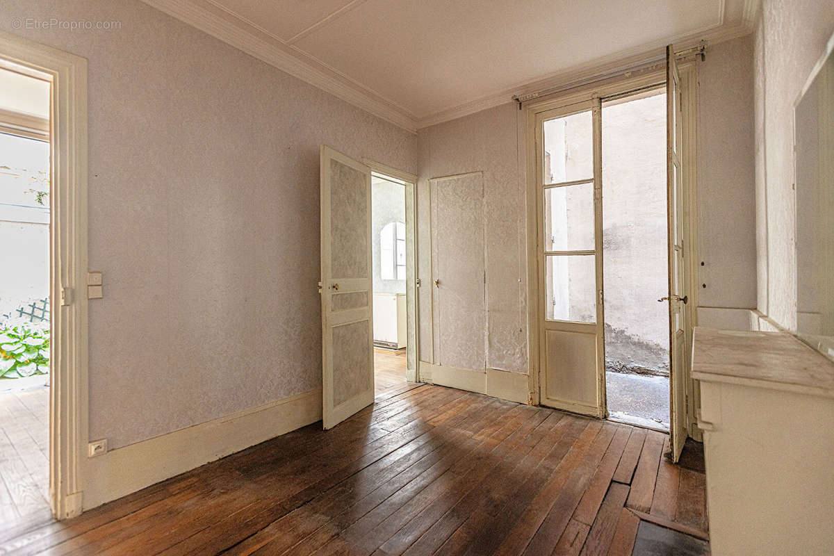 Appartement à PARIS-7E