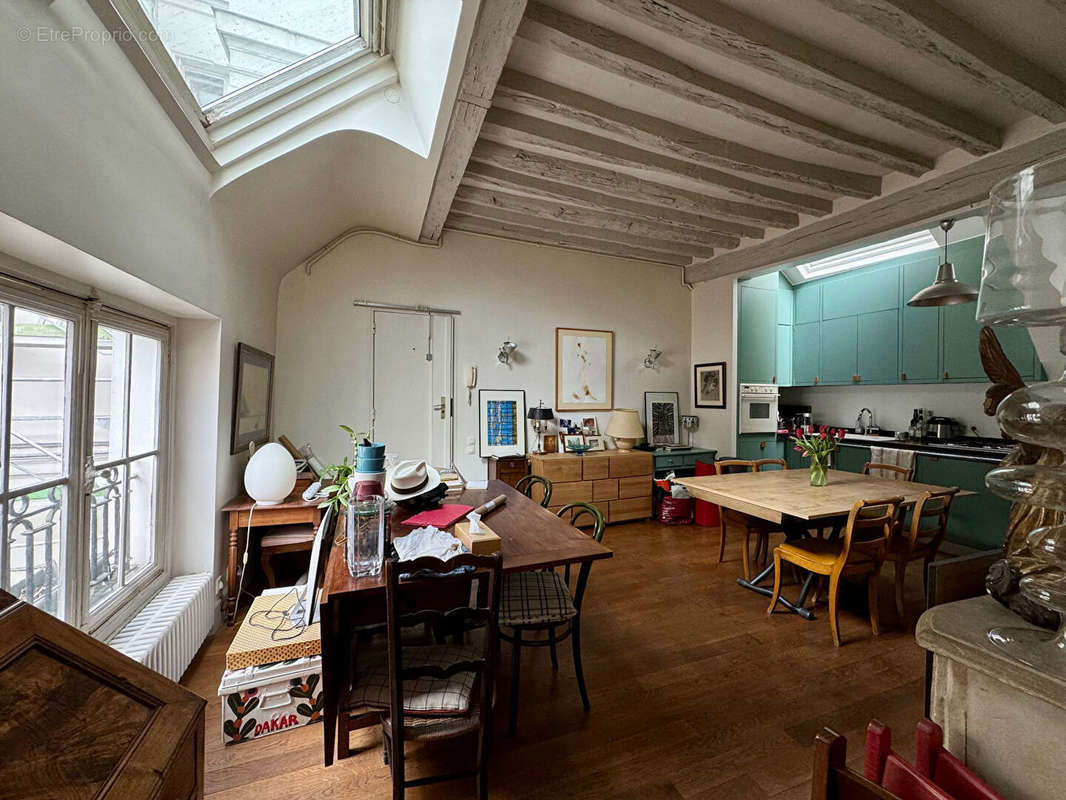 Appartement à PARIS-3E