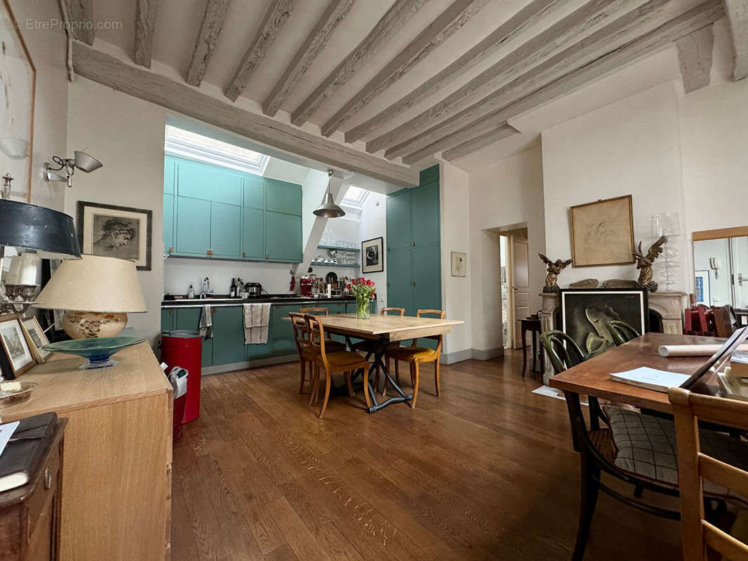 Appartement à PARIS-3E