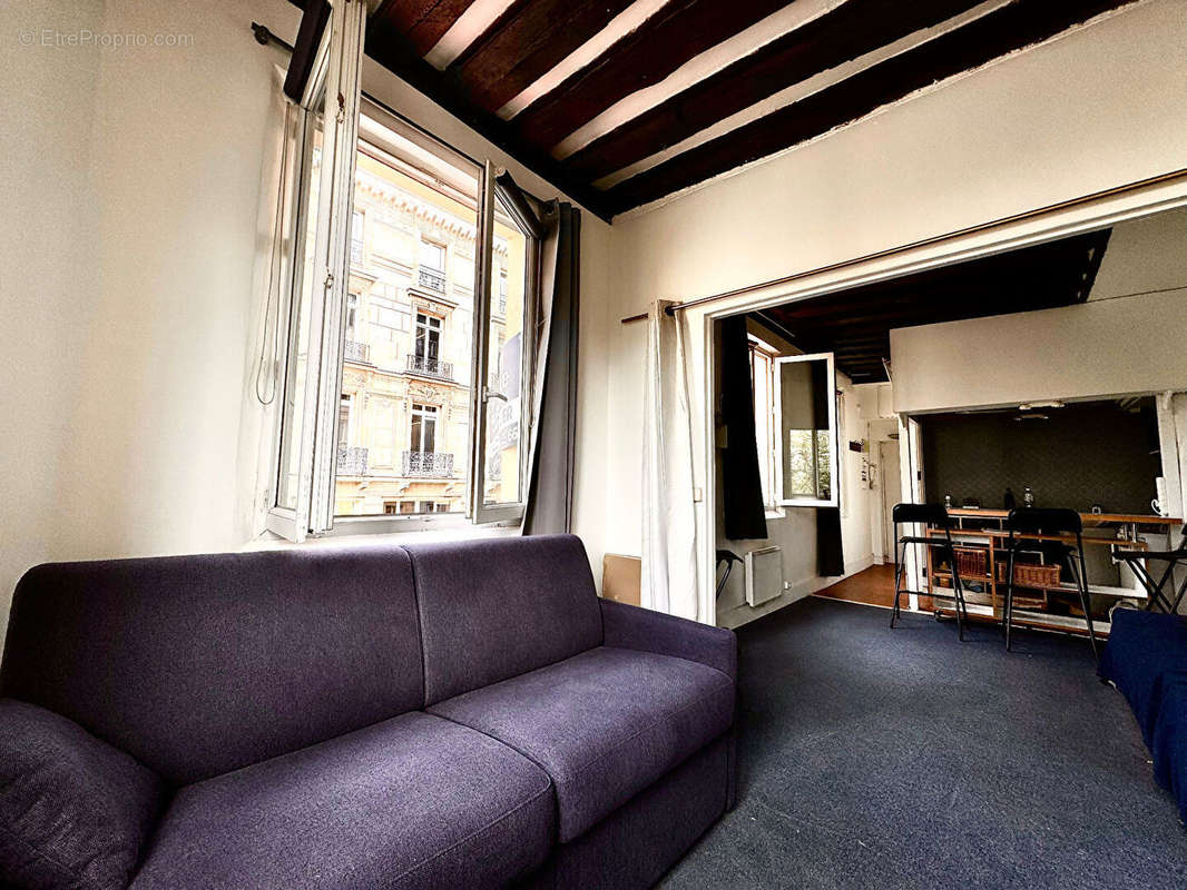 Appartement à PARIS-1E