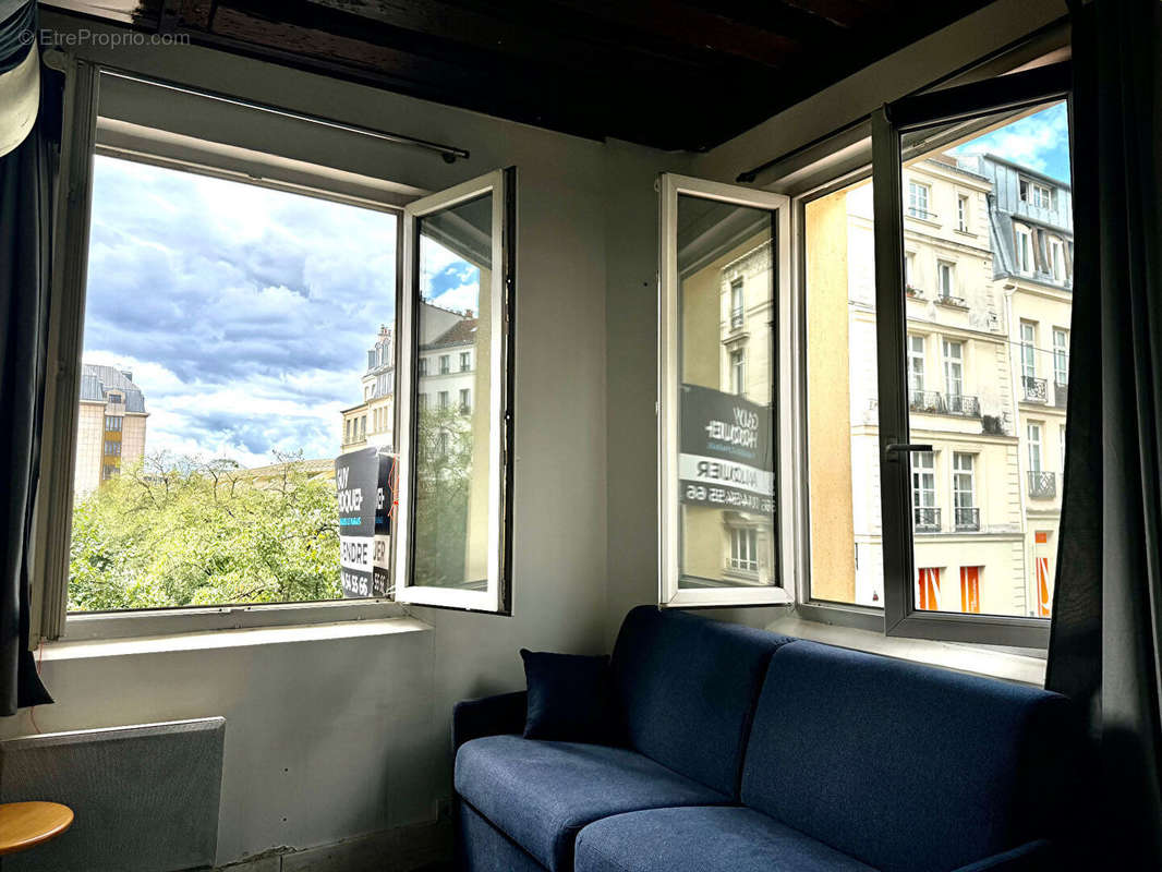 Appartement à PARIS-1E