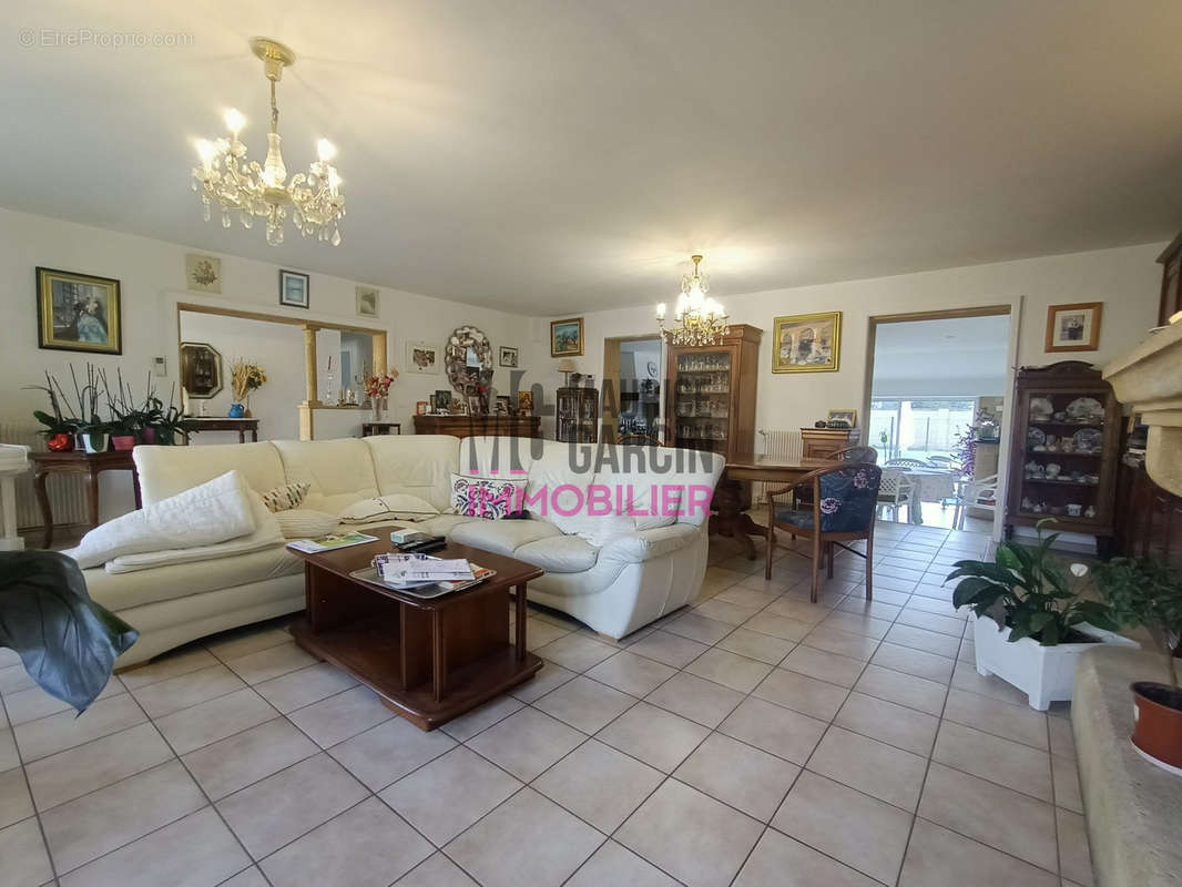 A vendre, à acheter, maison de plain pied à Sénas 13560 - Maison à SENAS