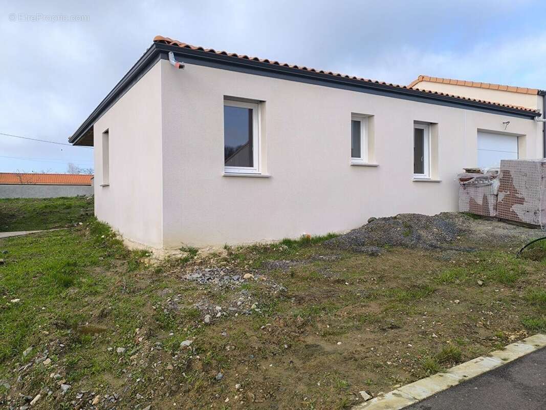 Maison à SAINT-CHRISTOPHE-DU-LIGNERON