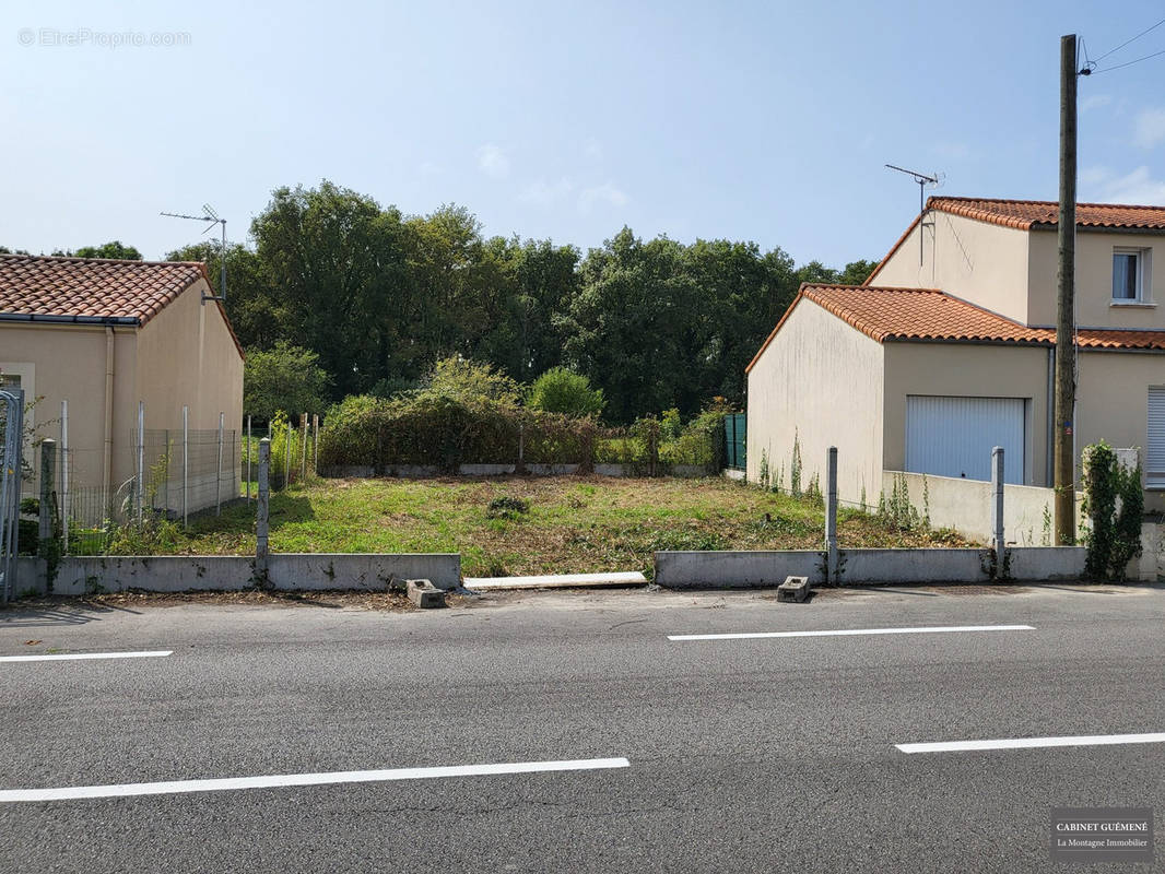 Terrain à BOUGUENAIS