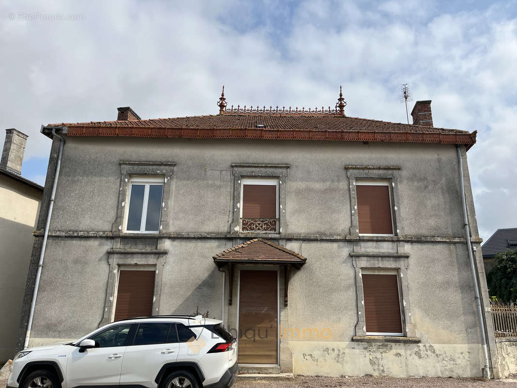 Maison à VILLE-SUR-TERRE