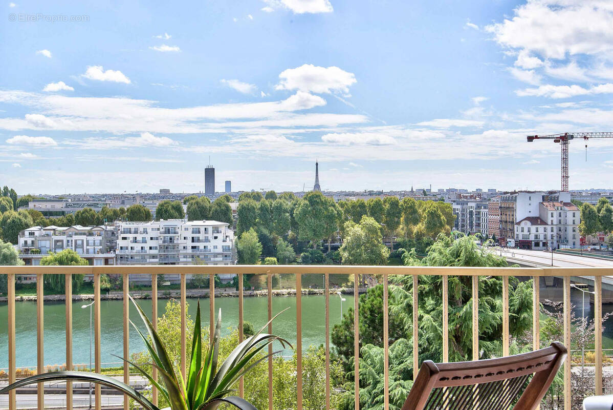 Appartement à COURBEVOIE