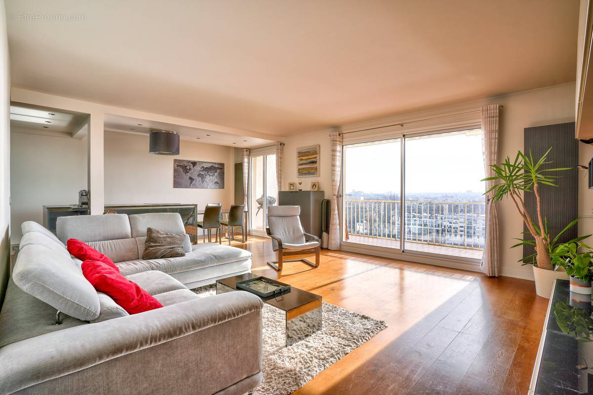 Appartement à COURBEVOIE