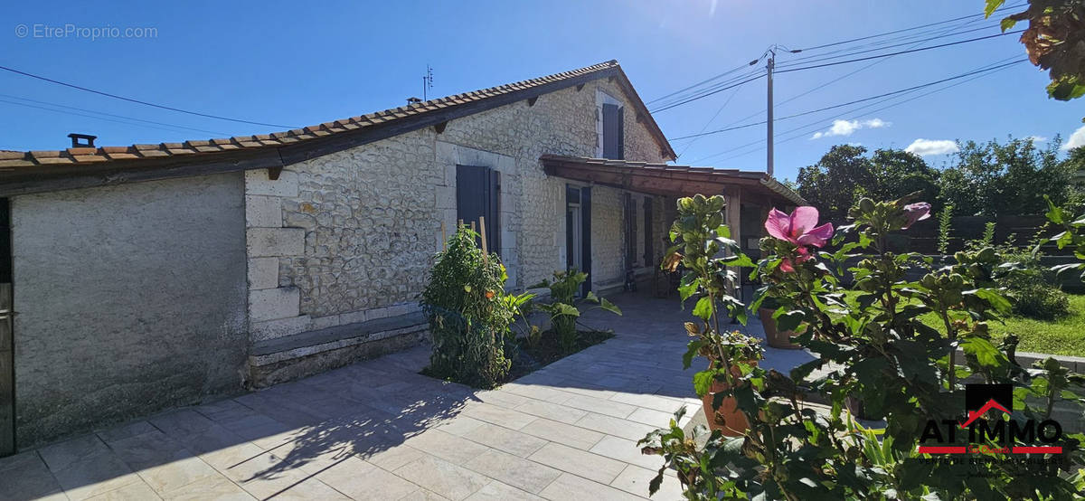 Façade principale - Maison à CHALAIS