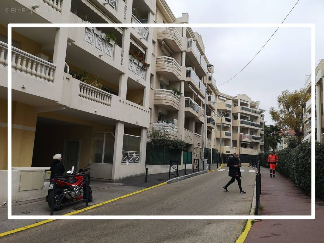 Parking à CANNES