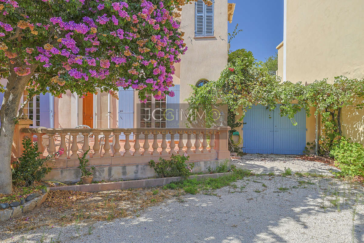 Maison à CARQUEIRANNE