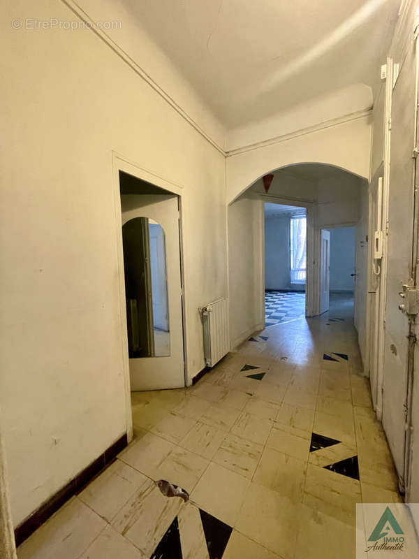 Appartement à MARSEILLE-1E