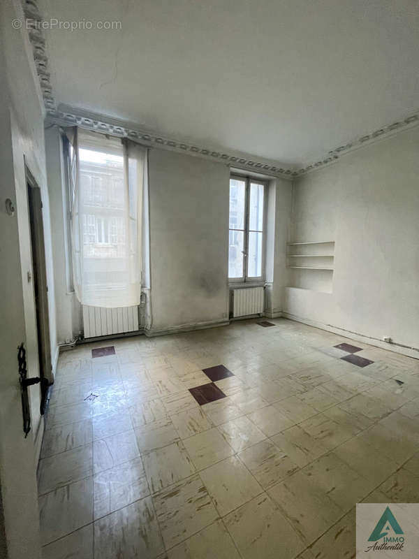 Appartement à MARSEILLE-1E