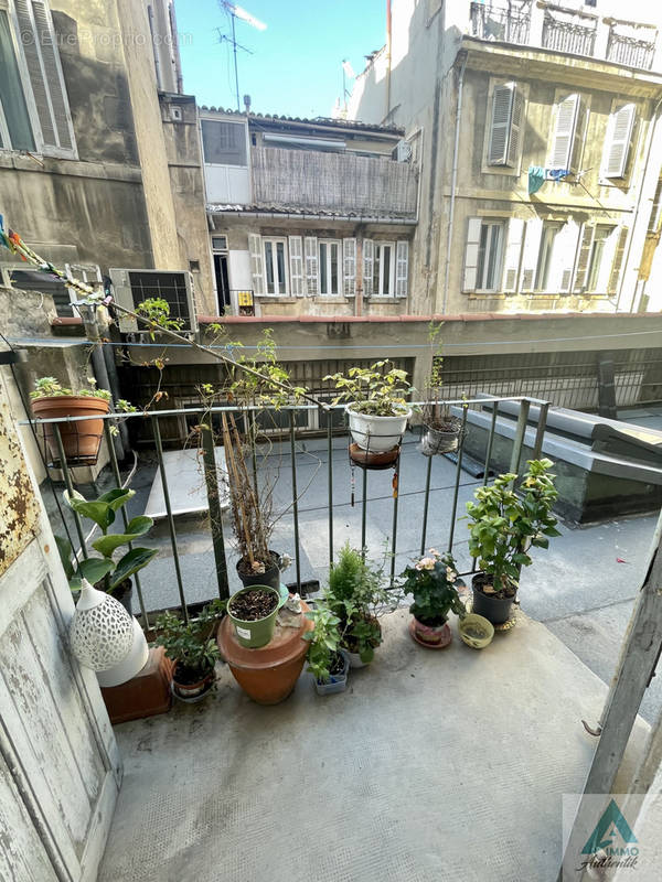 Appartement à MARSEILLE-1E