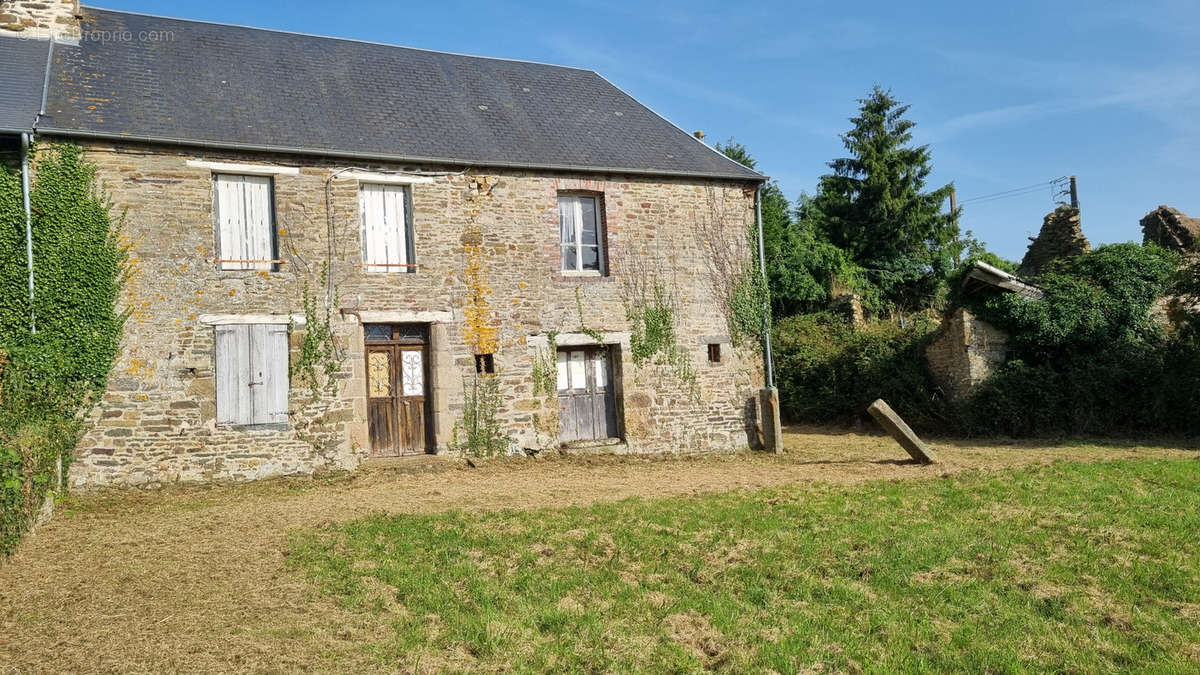 Maison à SAINT-MARTIN-DES-BESACES