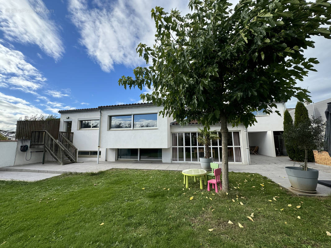 Maison à SAINT-PRIEST-EN-JAREZ