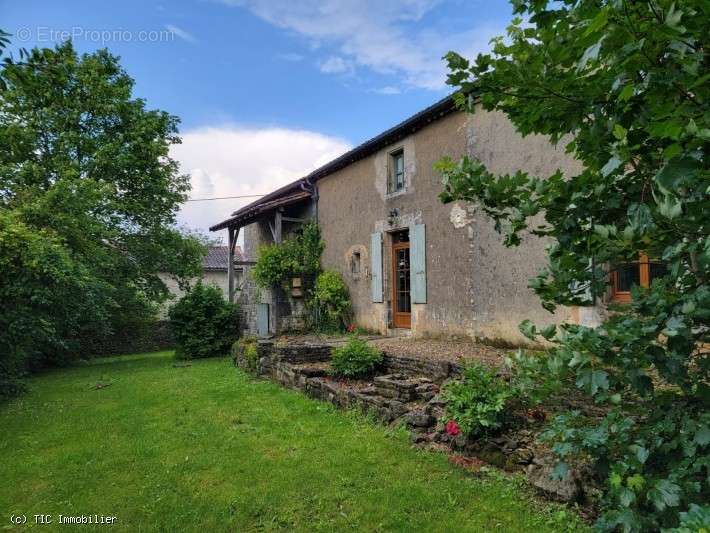 Maison à AUNAC