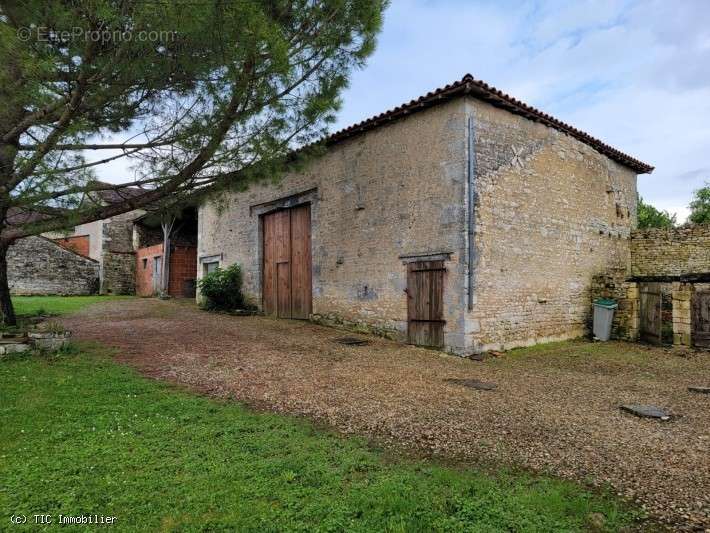 Maison à AUNAC