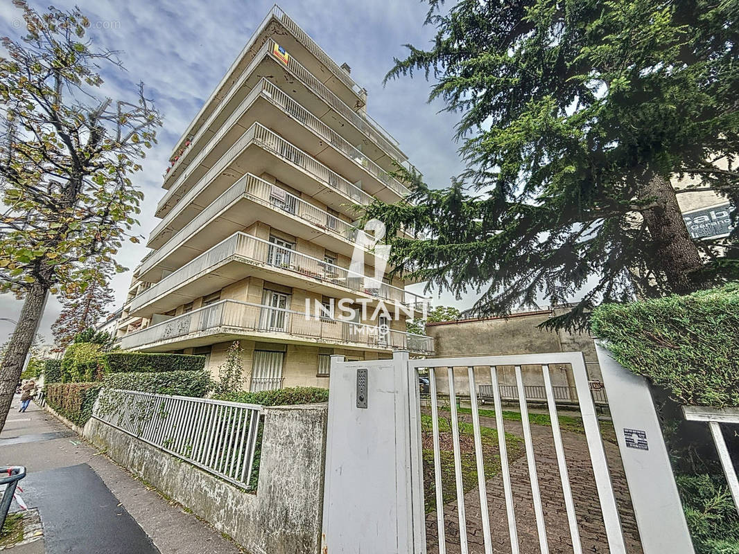 Appartement à LES PAVILLONS-SOUS-BOIS