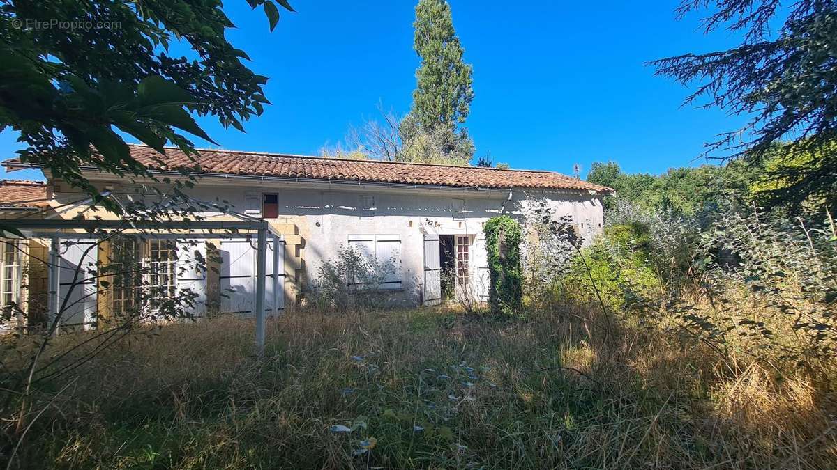 Maison à AUBIE-ET-ESPESSAS