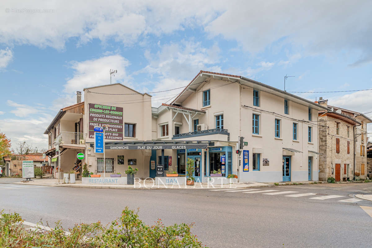 Commerce à COGNIN-LES-GORGES