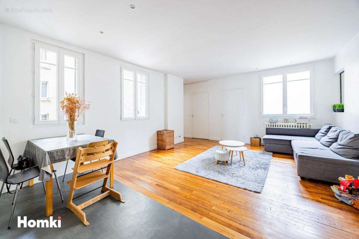 Appartement à COURBEVOIE