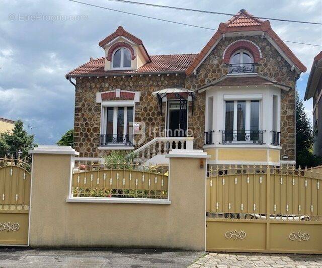 Maison à LE PERREUX-SUR-MARNE