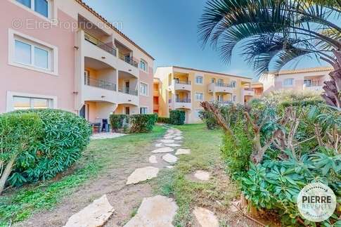 Appartement à ROQUEBRUNE-SUR-ARGENS