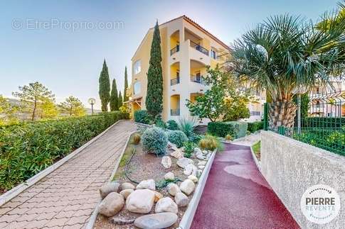 Appartement à ROQUEBRUNE-SUR-ARGENS