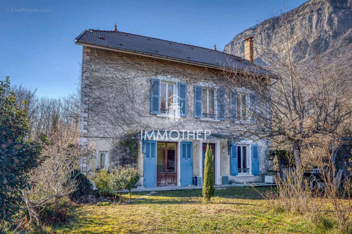 Maison à LA TERRASSE