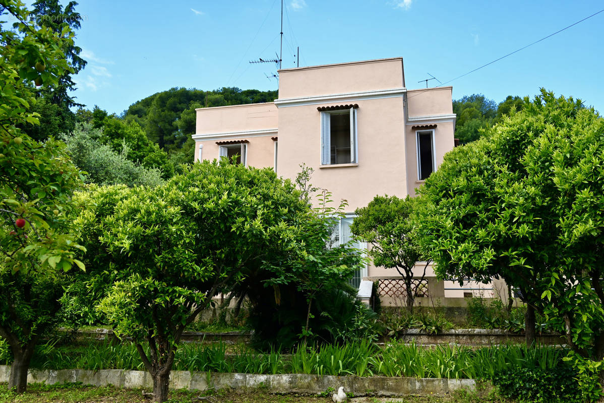 Maison à SAINT-LAURENT-DU-VAR