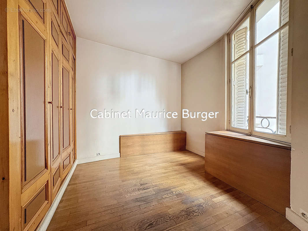 Appartement à PARIS-7E