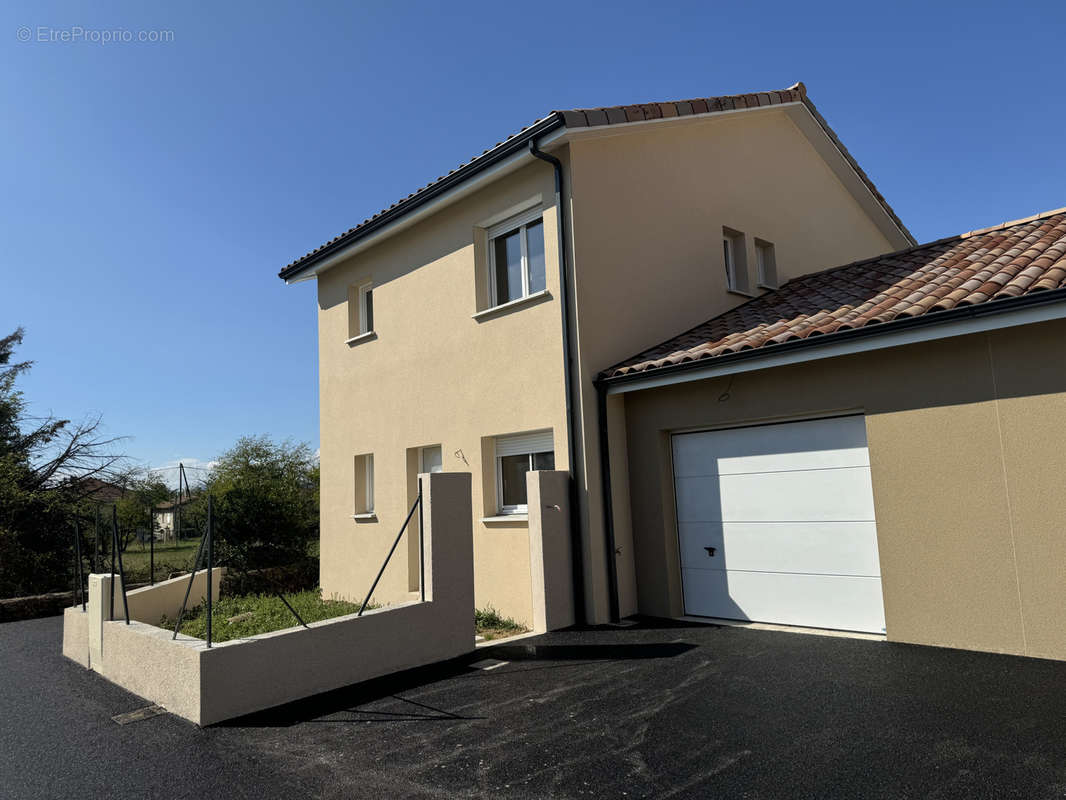 Maison à DAVEZIEUX