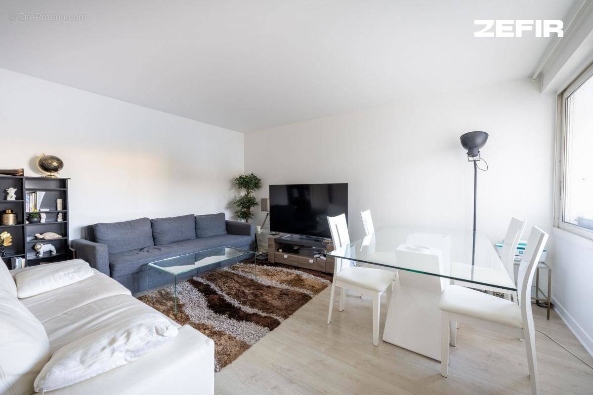 Appartement à COURBEVOIE