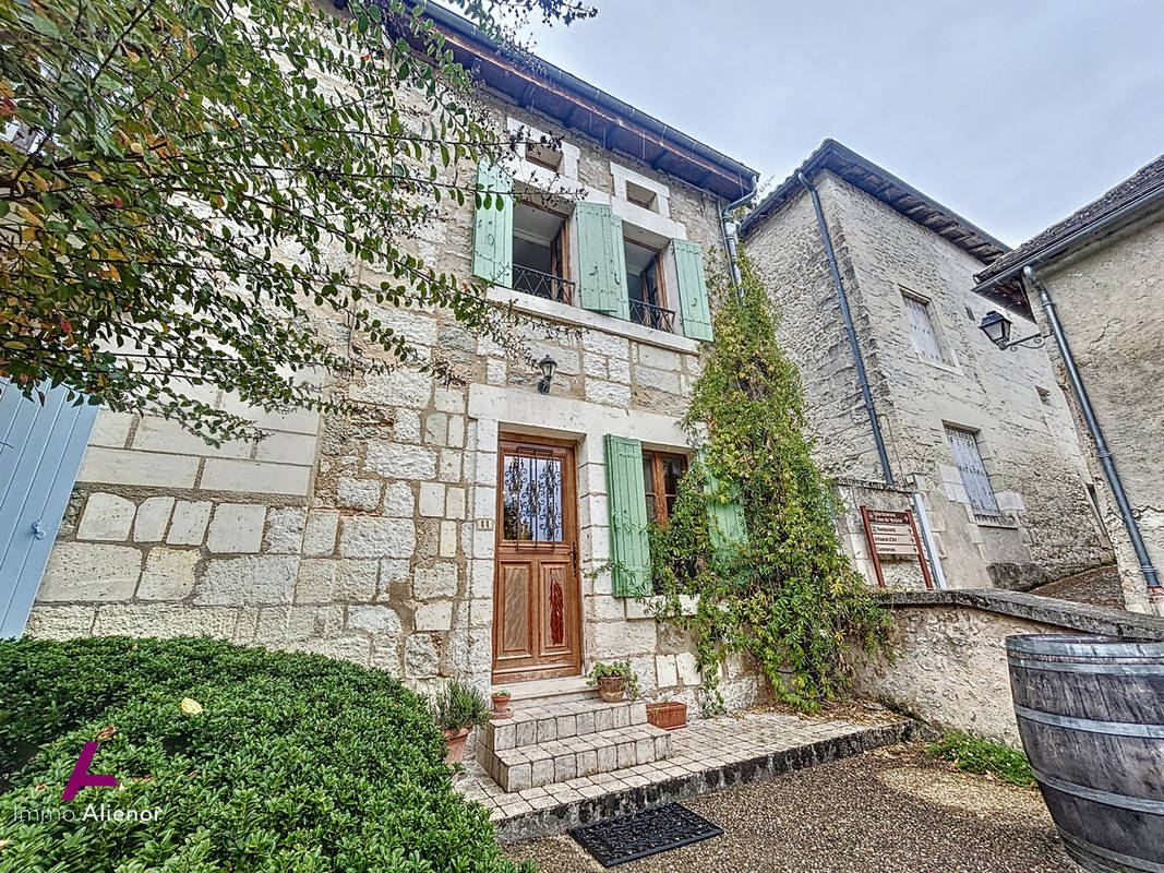 Maison à AUBETERRE-SUR-DRONNE