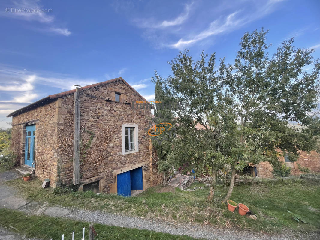 Maison à LAVAL-ROQUECEZIERE