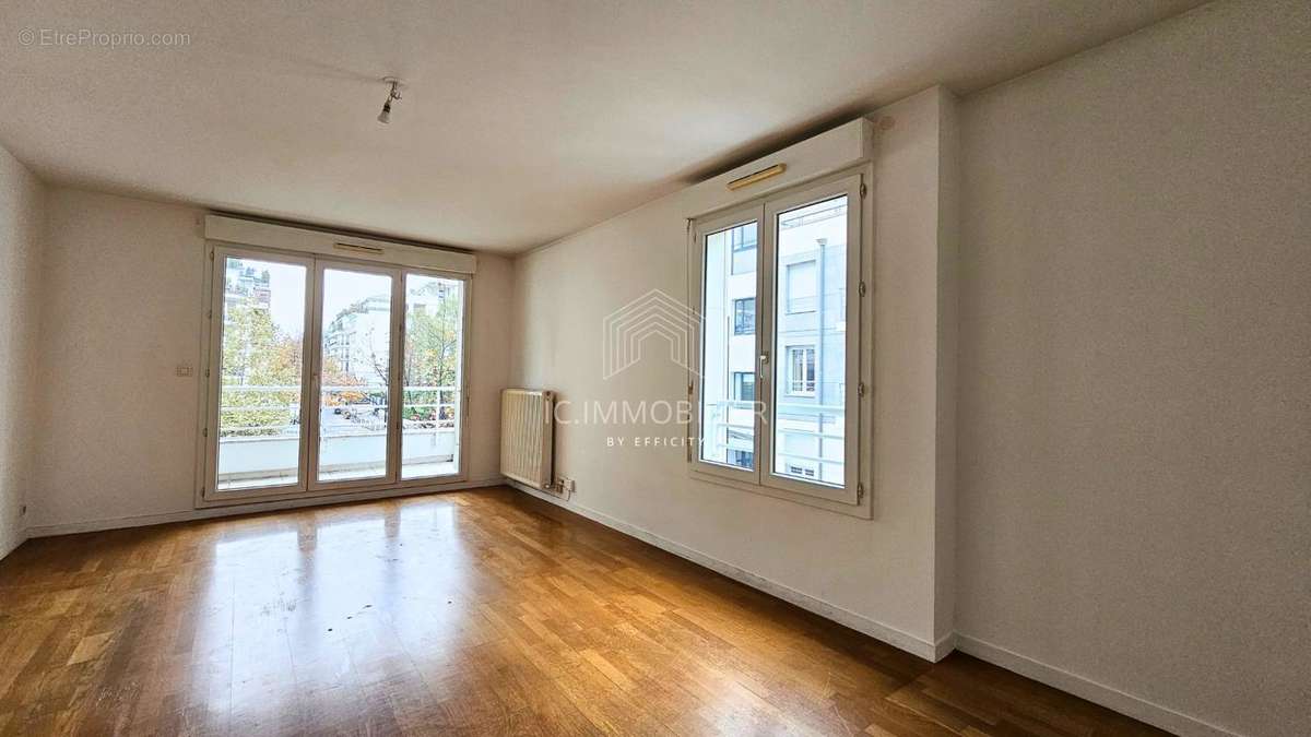 Appartement à COURBEVOIE