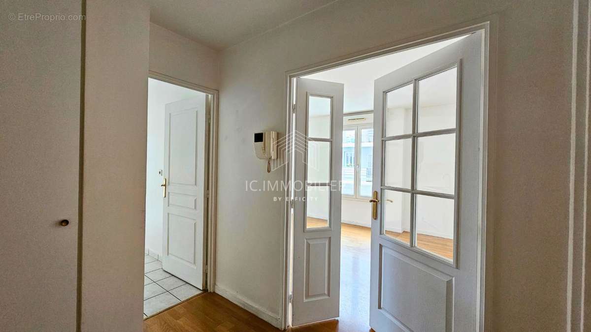 Appartement à COURBEVOIE