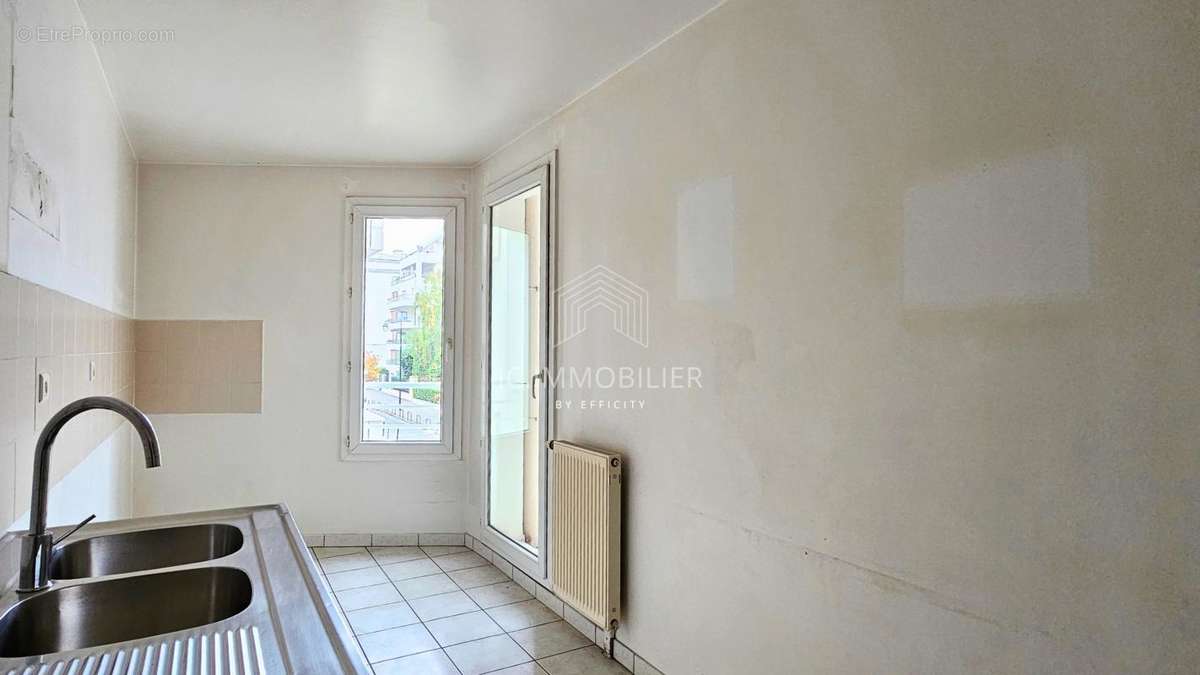 Appartement à COURBEVOIE