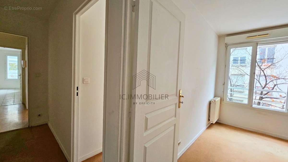 Appartement à COURBEVOIE