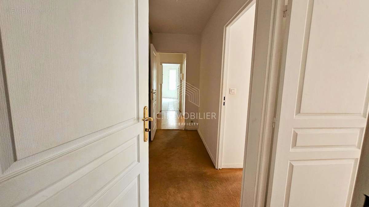 Appartement à COURBEVOIE